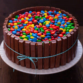 1 Kg Kitkat Gems Chocolate Cream Designer Cake